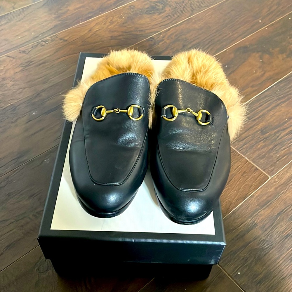 Gucci Black Leather Fur-Lined Horsebit Loafers